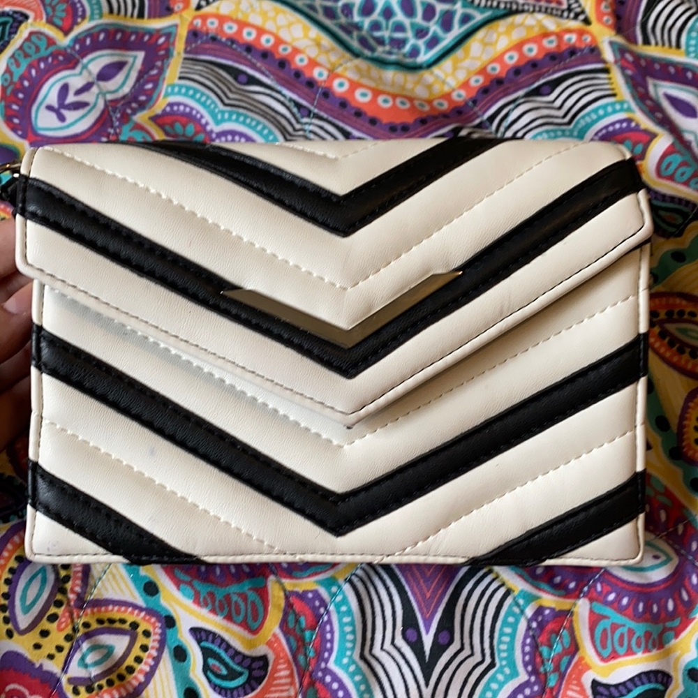 Express crossbody